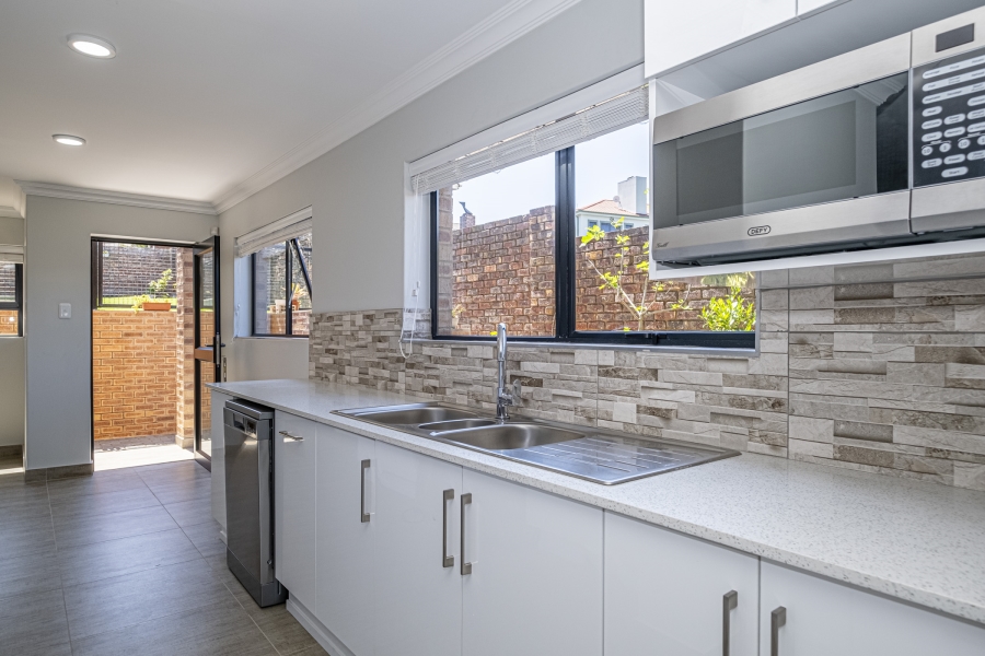 4 Bedroom Property for Sale in Wavecrest Eastern Cape